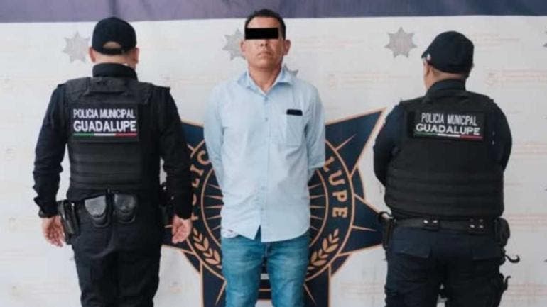 Detienen a hombre por secuestrar a la hija de su amiga tras ser rechazado