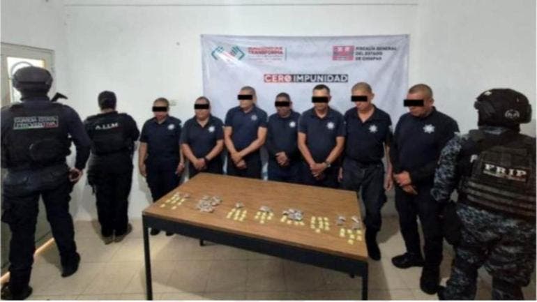 Detienen a siete policías municipales por venta de droga en Chiapas