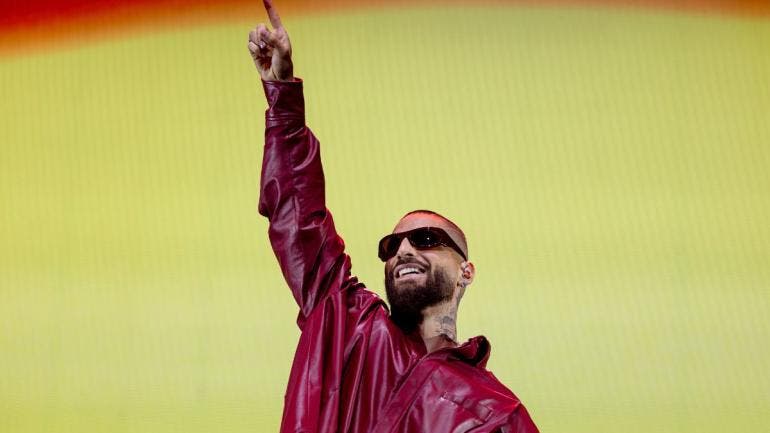 El cantante colombiano ‘Maluma’ estrenó su nuevo sencillo 'Bronceador', una canción que celebra el verano y cuyo videoclip fue grabado en la ciudad caribeña de Cartagena de Indias, informó este viernes su equipo.