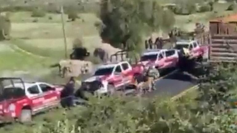 FOTOS Y VIDEO | Hallan restos humanos embolsados en carretera de Puebla