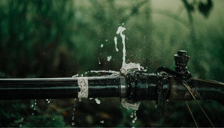 Evita fugas y mejora tu presión de agua con soluciones de plomería inteligentes