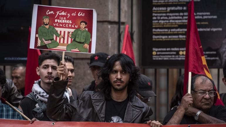 piden reinstalcion estatuas Che Guevara Fidel Castro