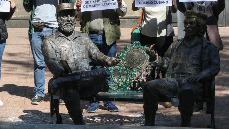 polemica retiro estatuas Che Guevara Fidel Castro