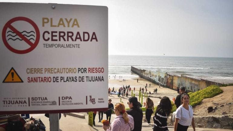 Revela Cofepris lista de 16 playas no aptas para nadar por contaminación