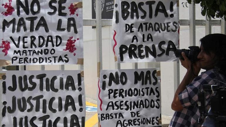 SIP exige protección para dos periodistas amenazados en México