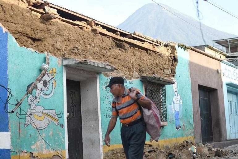 Por fuertes sismos, reportan 2 muertos y casas dañadas en Guatemala (Fotos: EFE)
