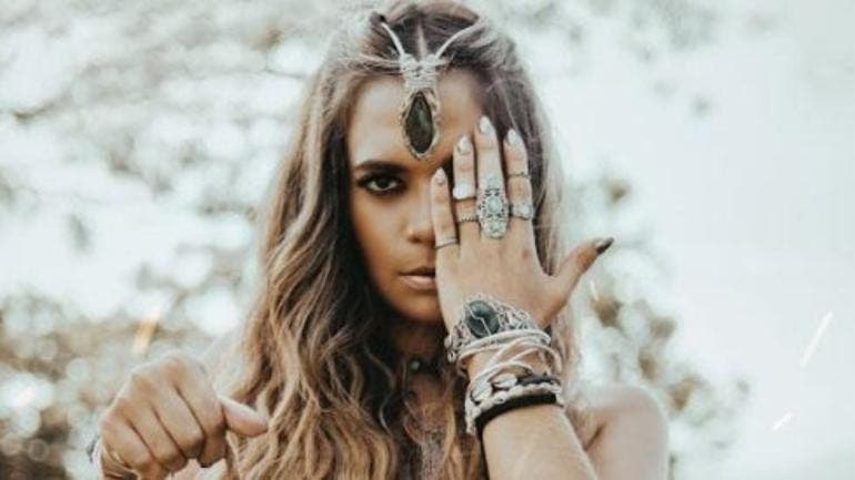 Niza Buenrostro: 'La bruja del pop alternativo'