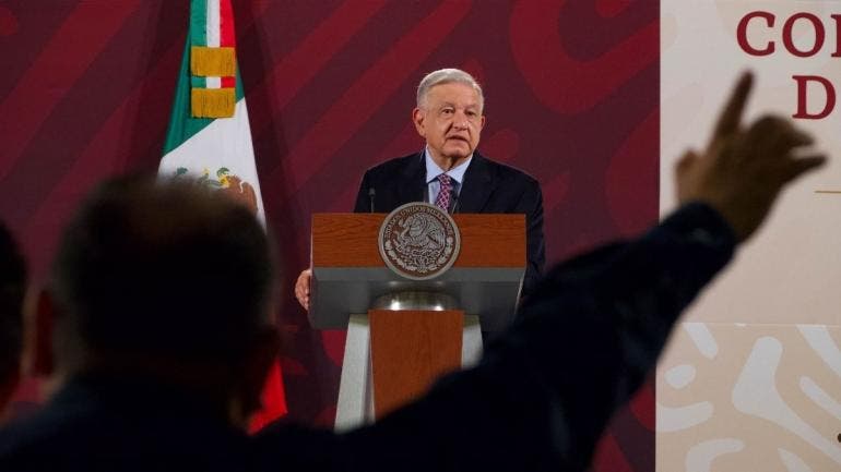 Analiza AMLO no firmar reforma para que los estados no tengan tope en sus gastos de publicidad