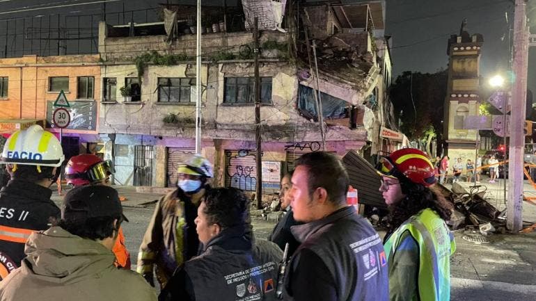 Calzada Misterios cae fachada vivienda