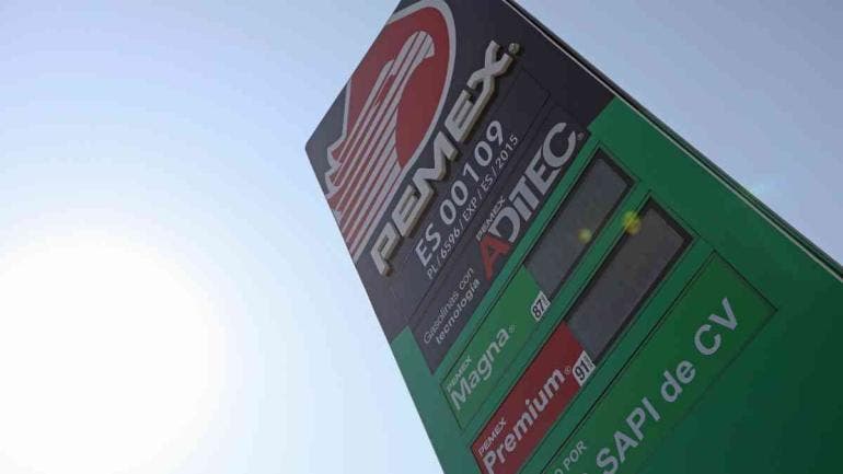 Fitch Ratings mejora calificación crediticia de Pemex