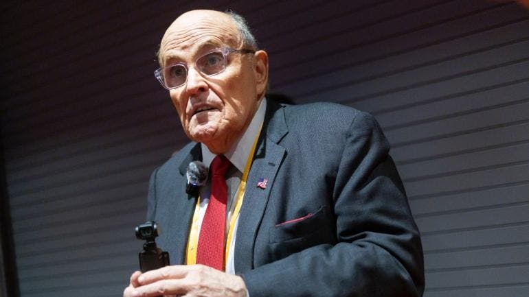 hospitalizan Rudy Giuliani accidente automovilistico