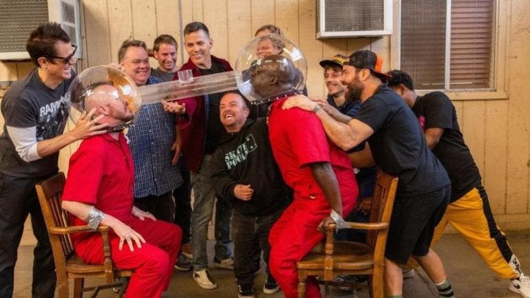 'Jackass Forever': animales salvajes