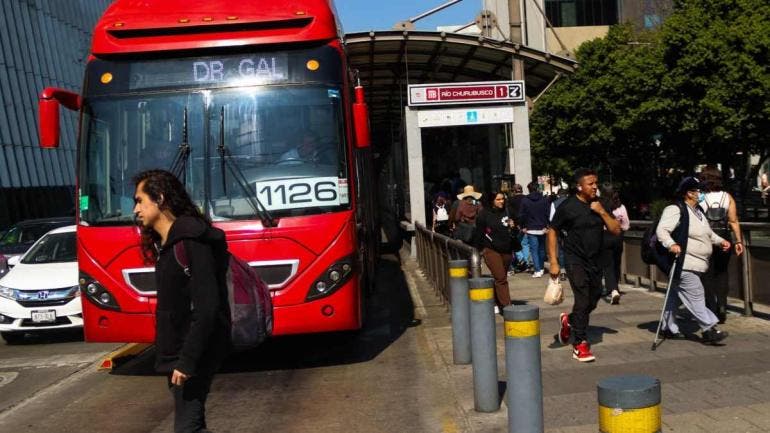 Metrobús lanza licitaciones para mejoras en accesibilidad y sistemas hidráulicos