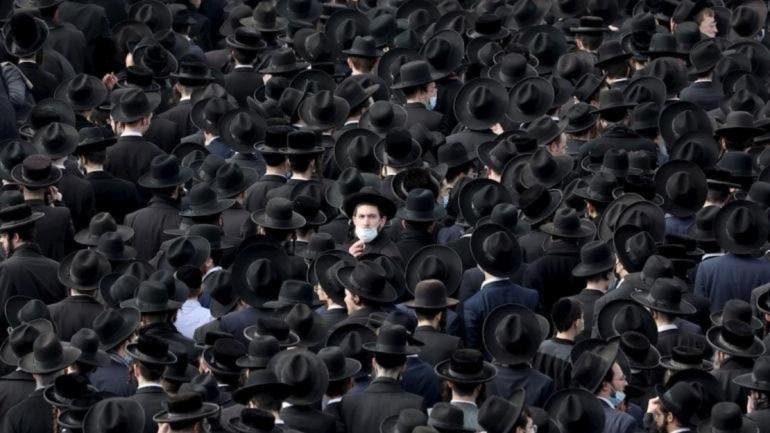 Miles de ultraortodoxos violan el confinamiento
