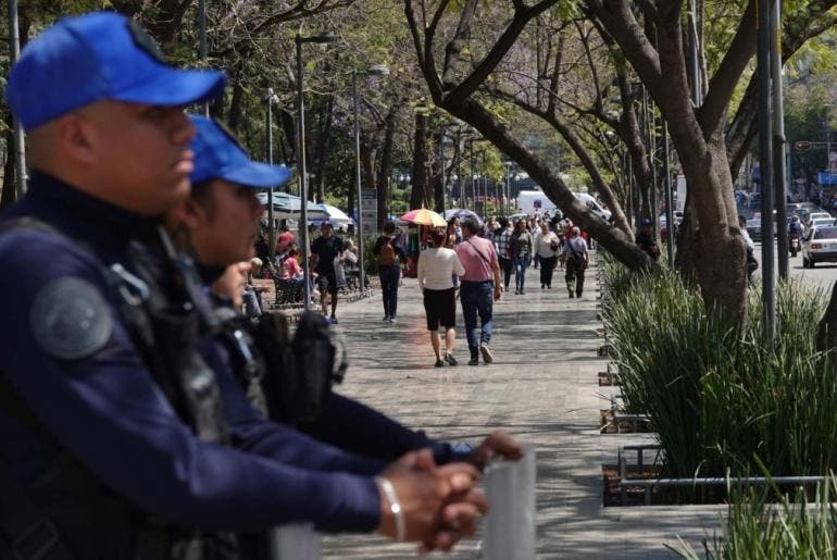 Policías en la alameda