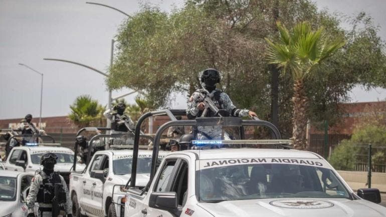 Sigue la quema de autos pese a llegada de militares y Guardia Nacional a BC