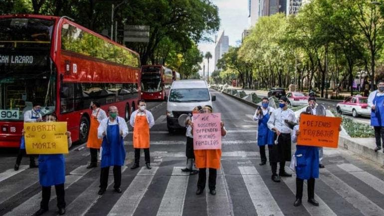Por segundo día consecutivo restauranteros dan ʽcacerolazosʼ