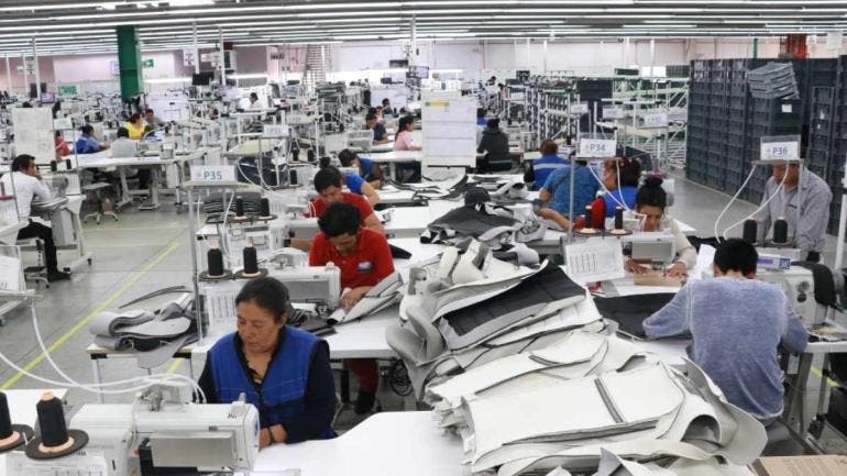 Sube 0.2% en agosto el personal ocupado en el sector de manufacturas