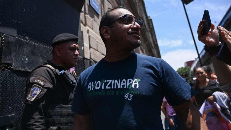 Vidulfo Rosales deja de representar a los padres de los 43 de Ayotzinapa
