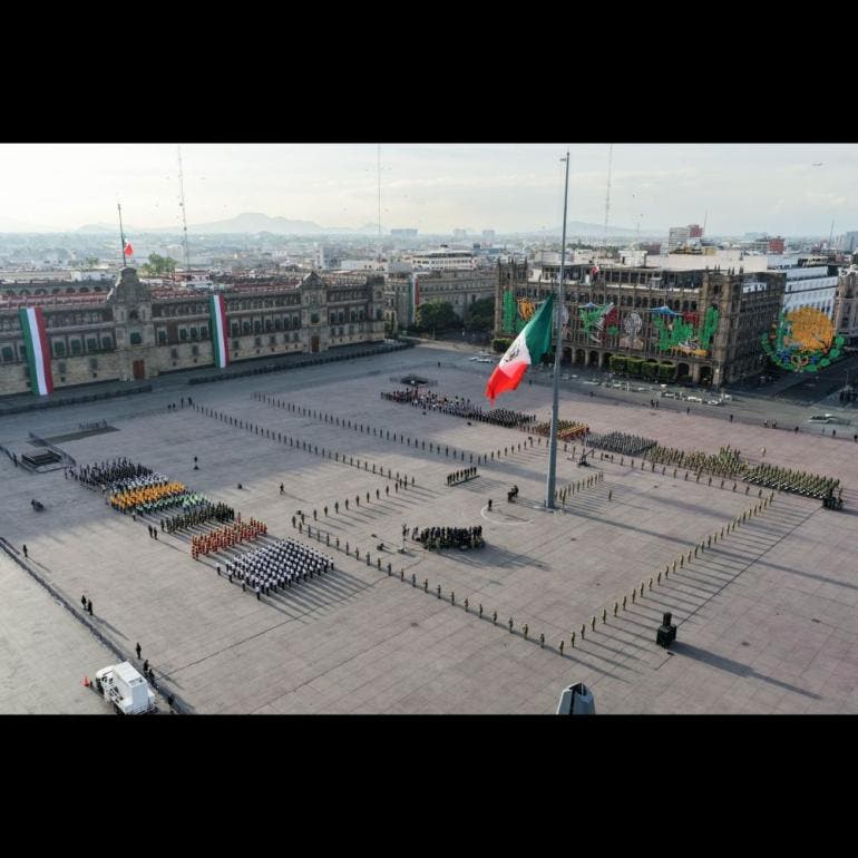  izamiento a media asta por los sismos