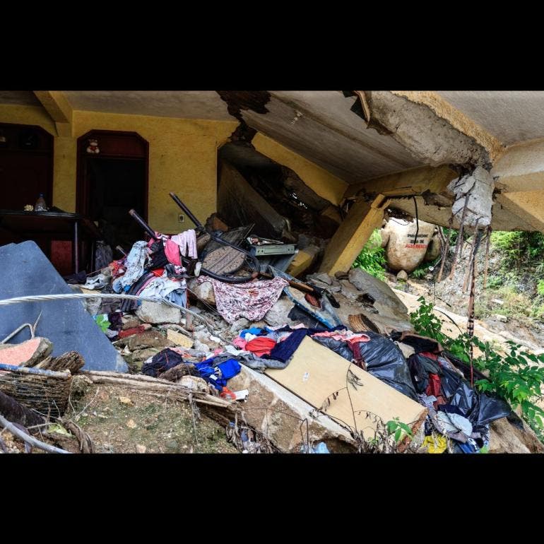 Viviendas afectadas un año después del huracán John en Acapulco