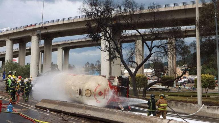 Las investigaciones apuntan a que la explosión de un camión de gas en Iztapalapa se debió a un choque por exceso de velocidad