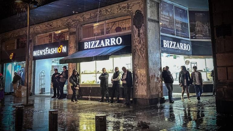 También se prevén vientos de dirección variable de 10 a 25 kilómetros por hora (km/h) con rachas de hasta 45 km/h.