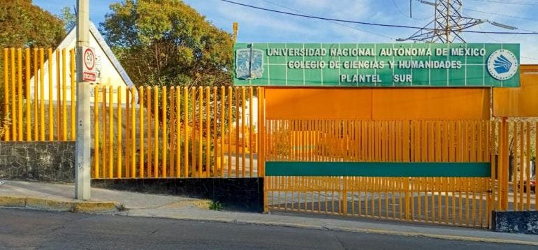 desalojo CCH Sur agresion alumno se avienta.jpg