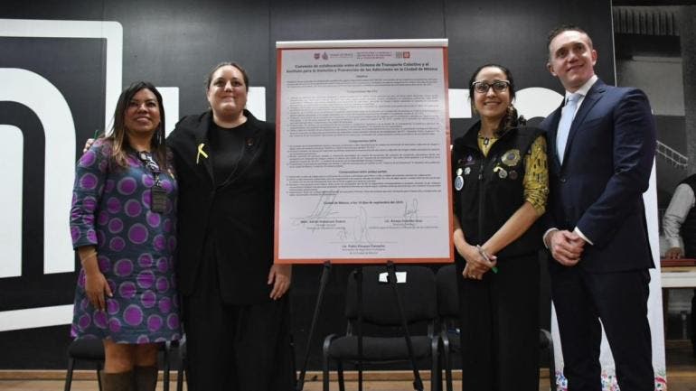 firma Metro IAPA convenio salud mental suicidio CDMX.jpg