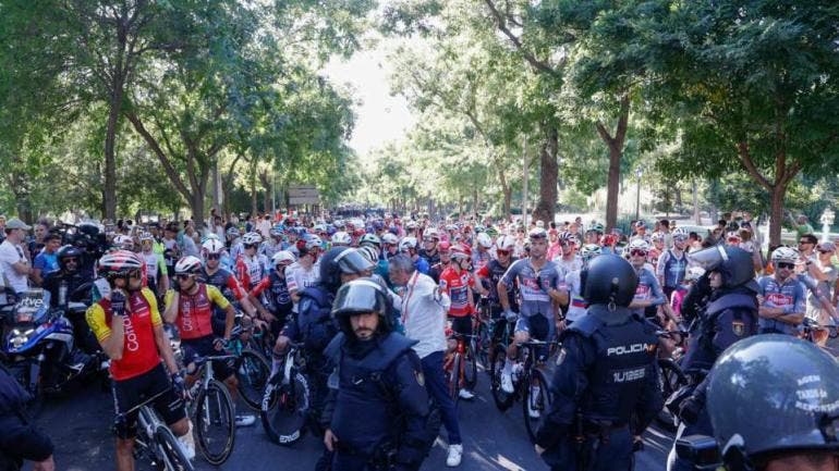 La vuelta a España concluye por protestas