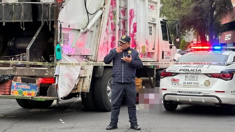  Un camión recolector de basura que presuntamente atropelló y causó la muerte a una mujer de 80 años