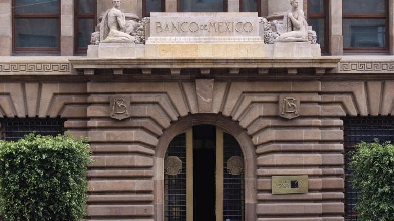 persiste debilidad economica advierte Banxico.jpg