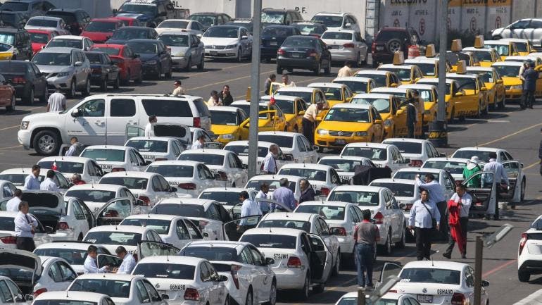 piden taxistas AICM sacar 70 unidades piratas.jpg