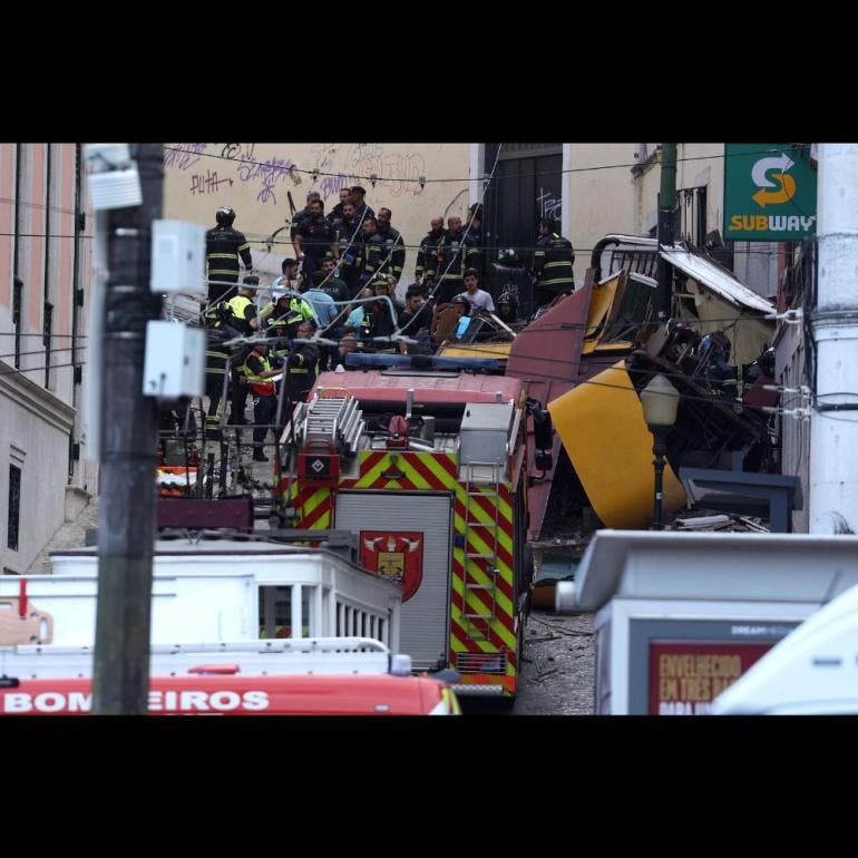 Se descarrila funicular turístico de Lisboa