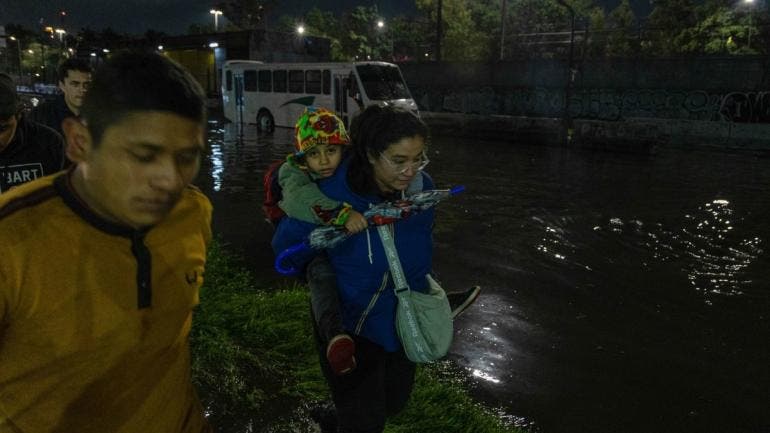 Las lluvias produjero severas anegaciones en toda la capital