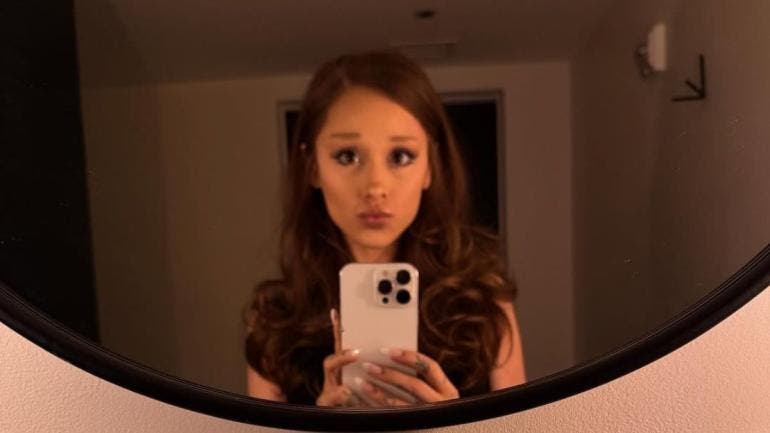 Ariana Grande dice adiós al rubio de Wicked y recupera su icónico castaño: El cambio de look que ha revolucionado las redes