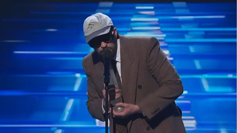 Bad Bunny recibe con humildad el Billboard al Artista Latino del Siglo XXI: 'Esto es para la cultura