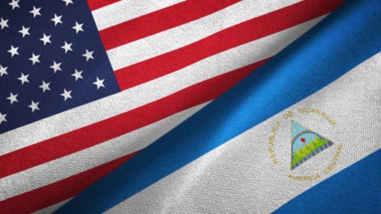 Banderas Estados Unidos y Nicaragua
