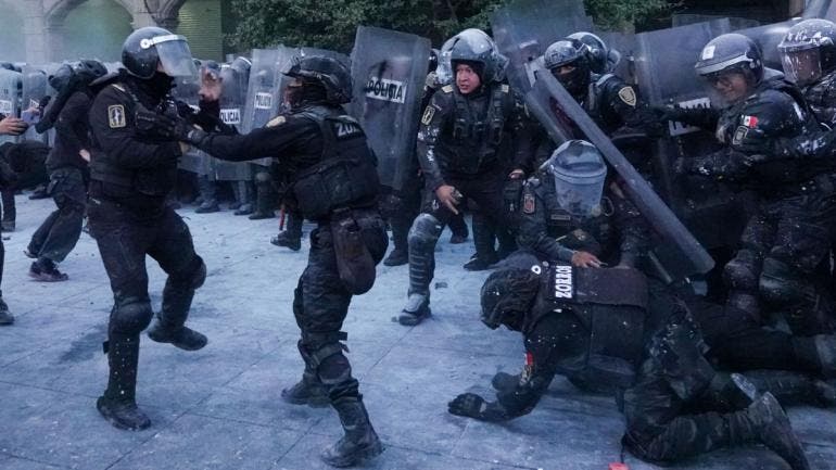 Bloque Negro vs Policías