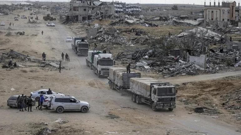 Camiones con ayuda humanitaria en Rafah