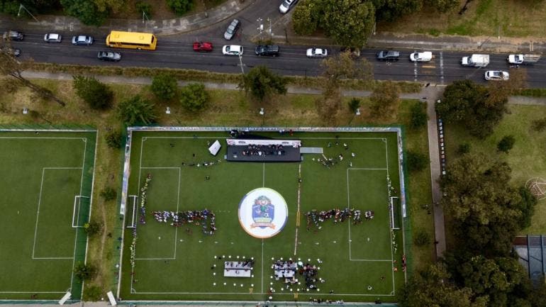 Brugada Molina destacó que el gobierno capitalino trabaja en la construcción de 100 nuevas canchas y la rehabilitación de otras 500,