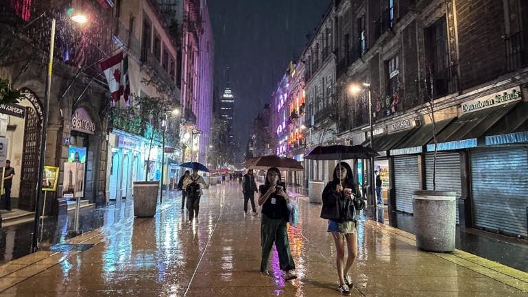 Asimismo, se prevén vientos del Norte y Noreste con velocidades de 10 a 25 kilómetros por hora (km/h) y rachas de hasta 45 km/h