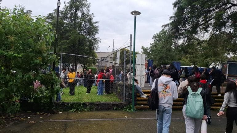 desalojan facultad ciencias politicas UNAM amenaza bomba.jpg