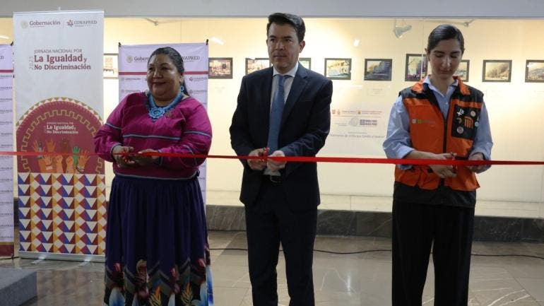 exposicion 19 por 19 Metro.jpg