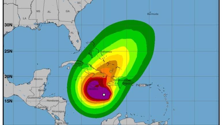 Las proyecciones estiman que Melissa podría descargar entre 38 y 63 centímetros de lluvia en partes del sur de la Española y Jamaica,