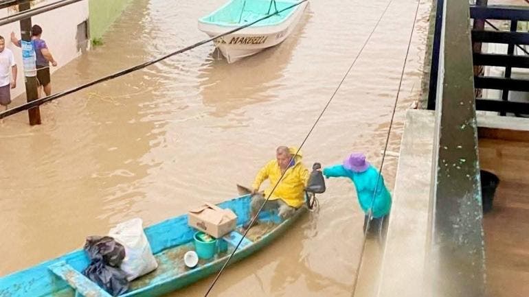 inunda Gutierrez Zamora Veracruz Rio Tecolutla.jpg