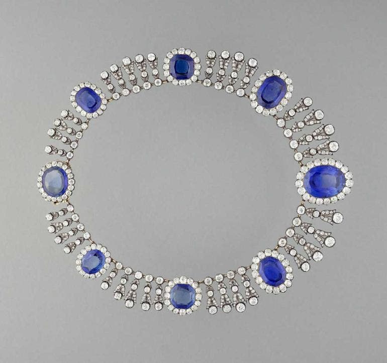 Imagen facilitada de un collar de zafiros de la reina María Amelia y de la reina Hortensia 