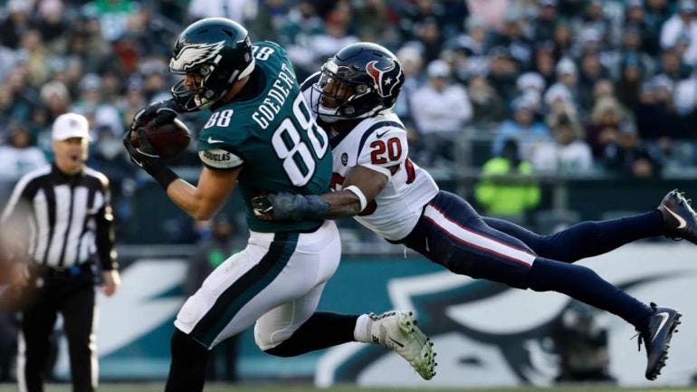 Jake Elliott celebra tras anotar el gol de campo que dio el triunfo a los Philadelphia Eagles sobre los Houston Texans.