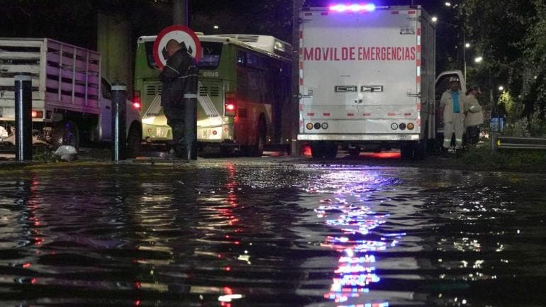 La mandataria capitalina anunció que, como apoyo inmediato, se entregarán más de 100 millones de pesos en ayuda directa para la reposición de bienes básicos