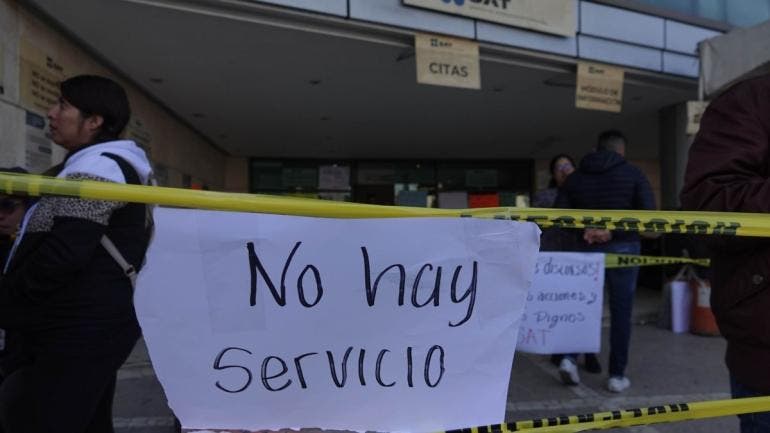 El movimiento laboral se replica en distintos puntos de la capital y en varias oficinas regionales del SAT en todo el país
